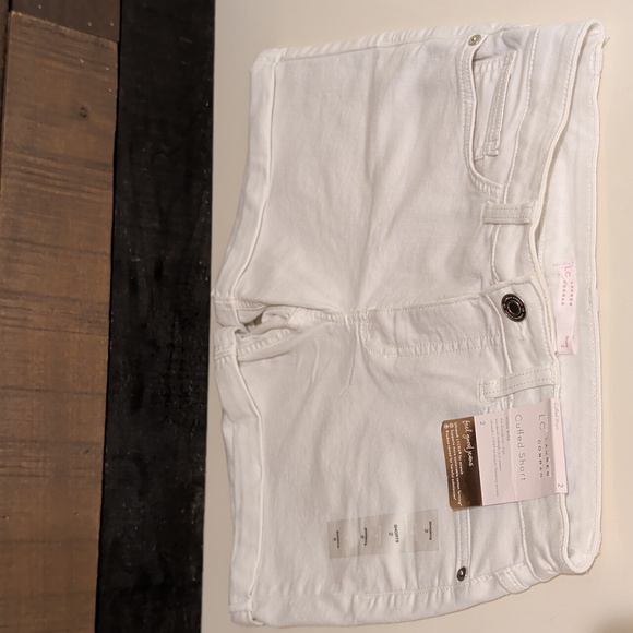 LC Lauren Conrad White Cuffed Short, High Rise. Size 2 Women - Picture 11 of 11